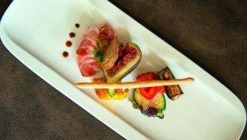 Starter with fig, bacon, roasted vegetables and breadstick