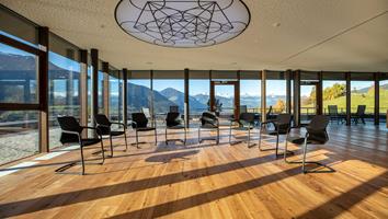 A circle of chairs in the seminar room