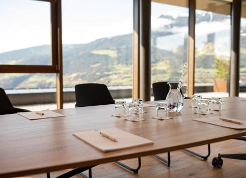 The table in the seminar room