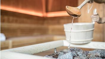 Ein Aufguss in der Sauna