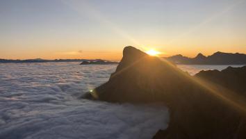 Sonnenaufgang in den Bergen