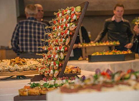 Ein Buffet mit Fingerfood